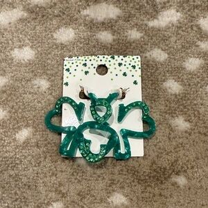 Green Shamrock Earrings. NWT